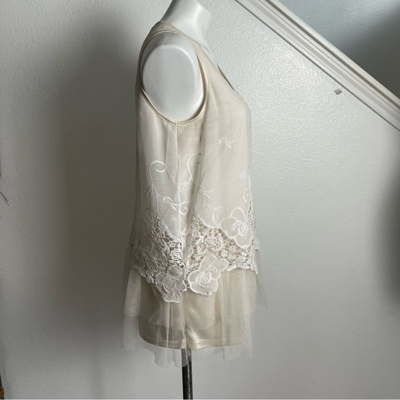 Malloy cream lace sleeveless blouse size L - Picture 2 of 4